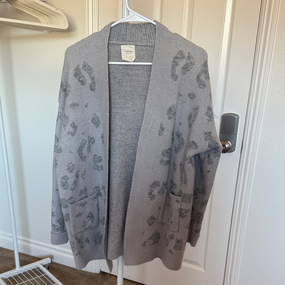Cozy Gray Patterned Cardigan - image 1